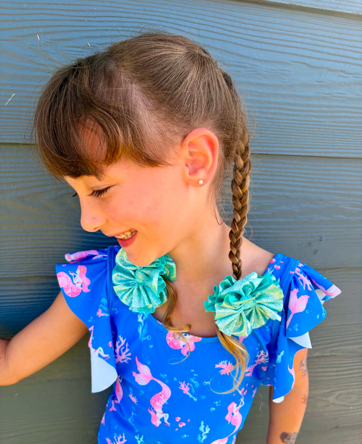 Holographic Bows